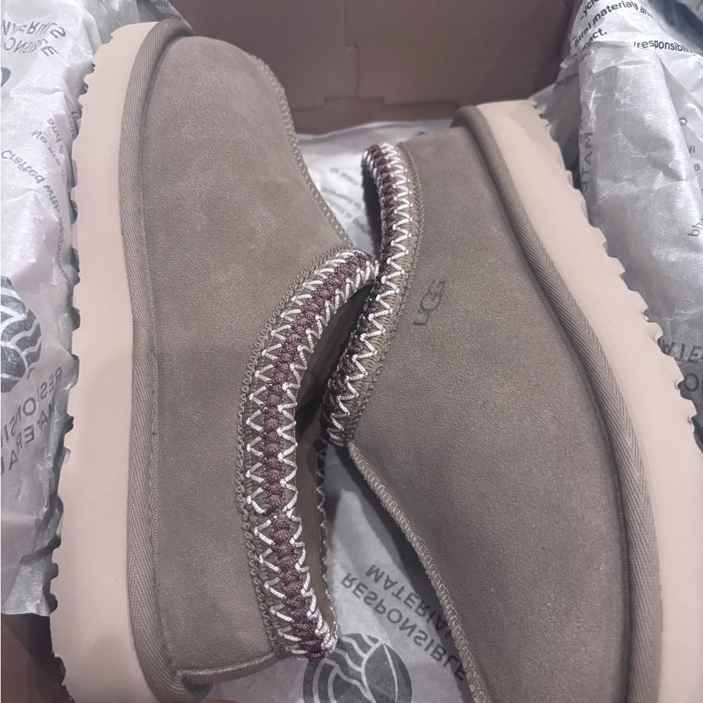 UGG new color Suede Slip-On Shoes brand new size 7 - Picture 9 of 10